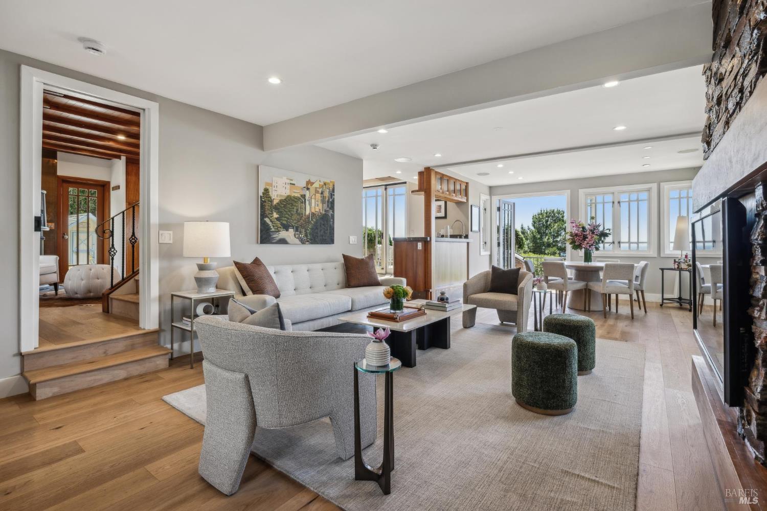 Detail Gallery Image 8 of 76 For 3275 Shoreline Hwy, Stinson Beach,  CA 94970 - 5 Beds | 4 Baths