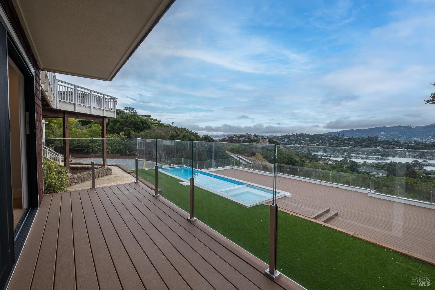 Detail Gallery Image 18 of 31 For 45 Meadow Hill Dr, Tiburon,  CA 94920 - 5 Beds | 4 Baths