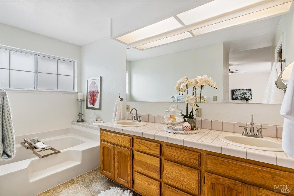 Detail Gallery Image 22 of 44 For 375 E O St, Benicia,  CA 94510 - 3 Beds | 2 Baths