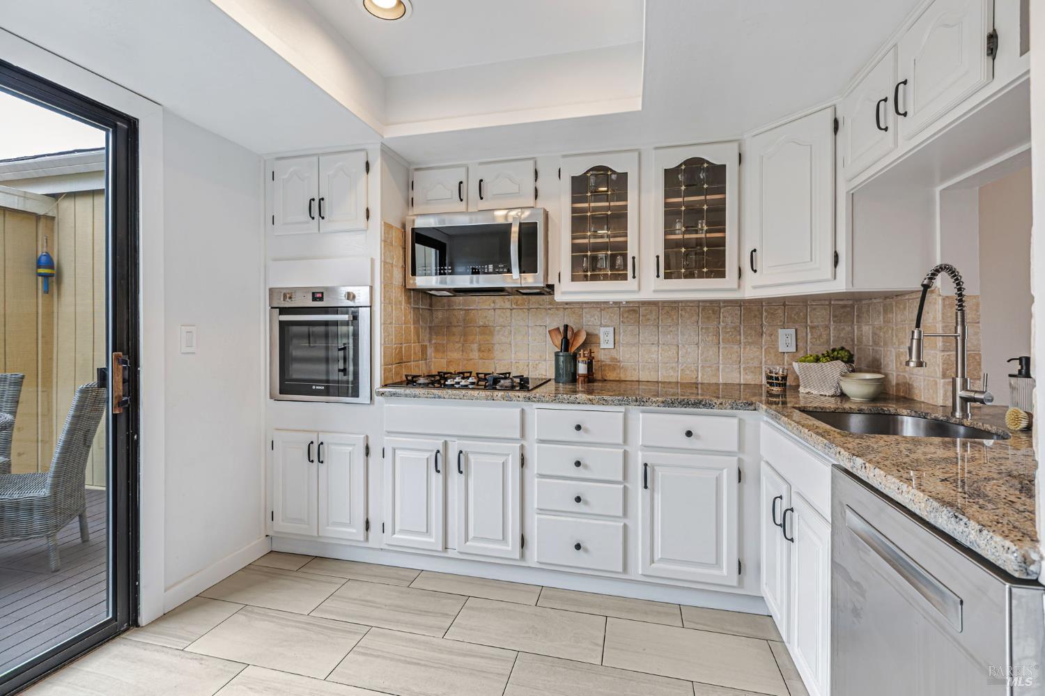 Detail Gallery Image 12 of 45 For 3 Frost Ct, Mill Valley,  CA 94941 - 3 Beds | 2/1 Baths