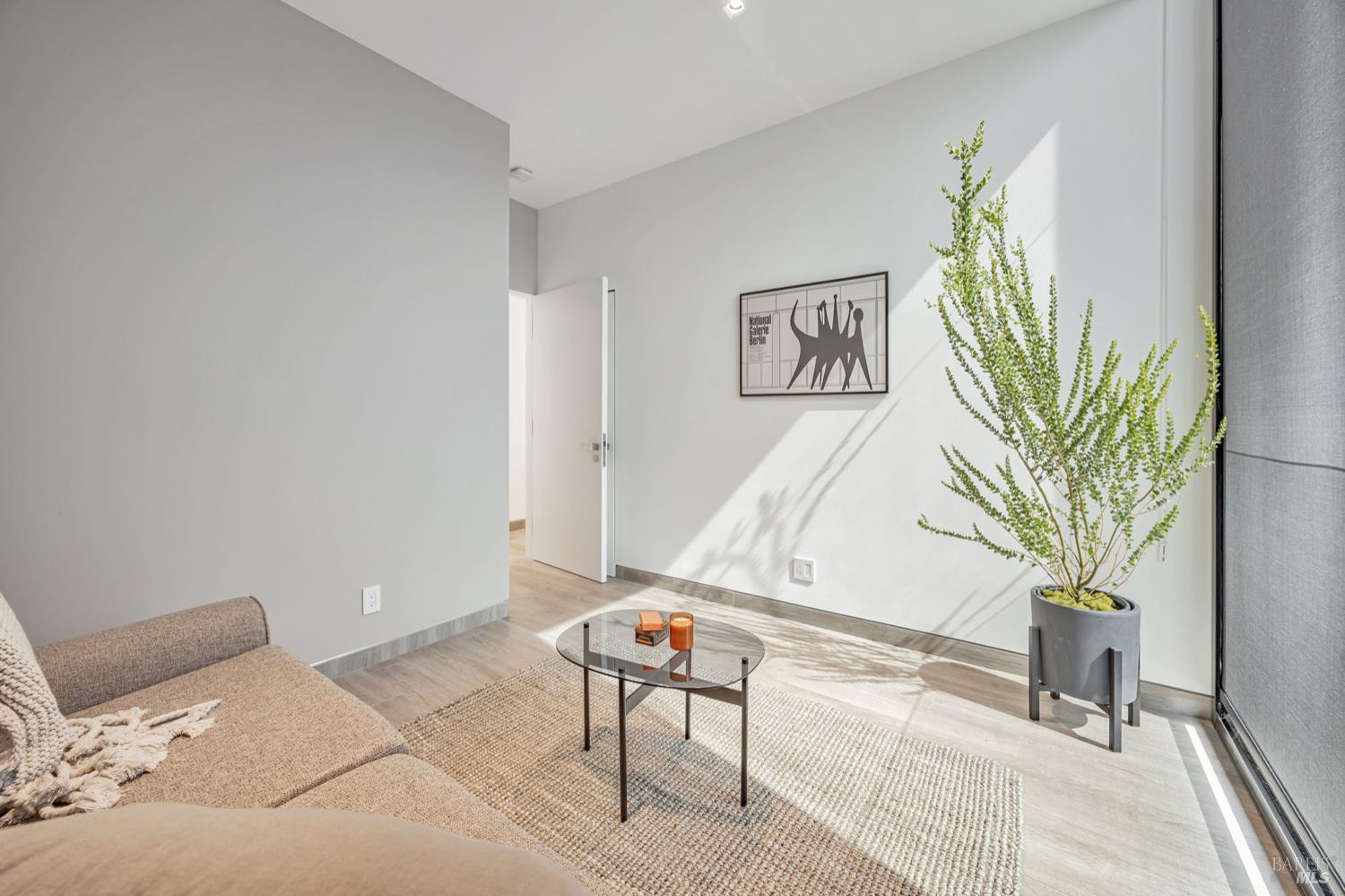 Detail Gallery Image 16 of 31 For 212 Tucker St, Healdsburg,  CA 95448 - 3 Beds | 2/1 Baths