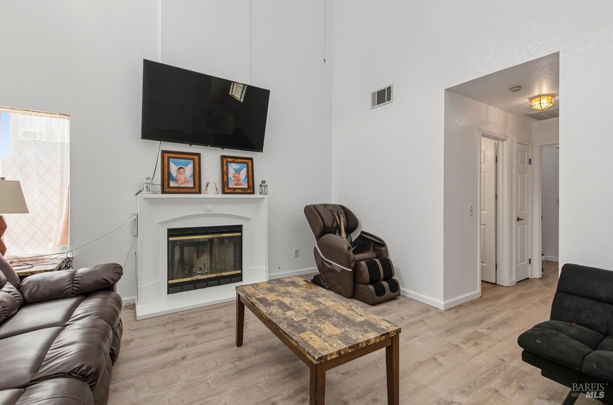 Detail Gallery Image 13 of 36 For 3121 Ferngrove Way, Antioch,  CA 94531 - 4 Beds | 3 Baths