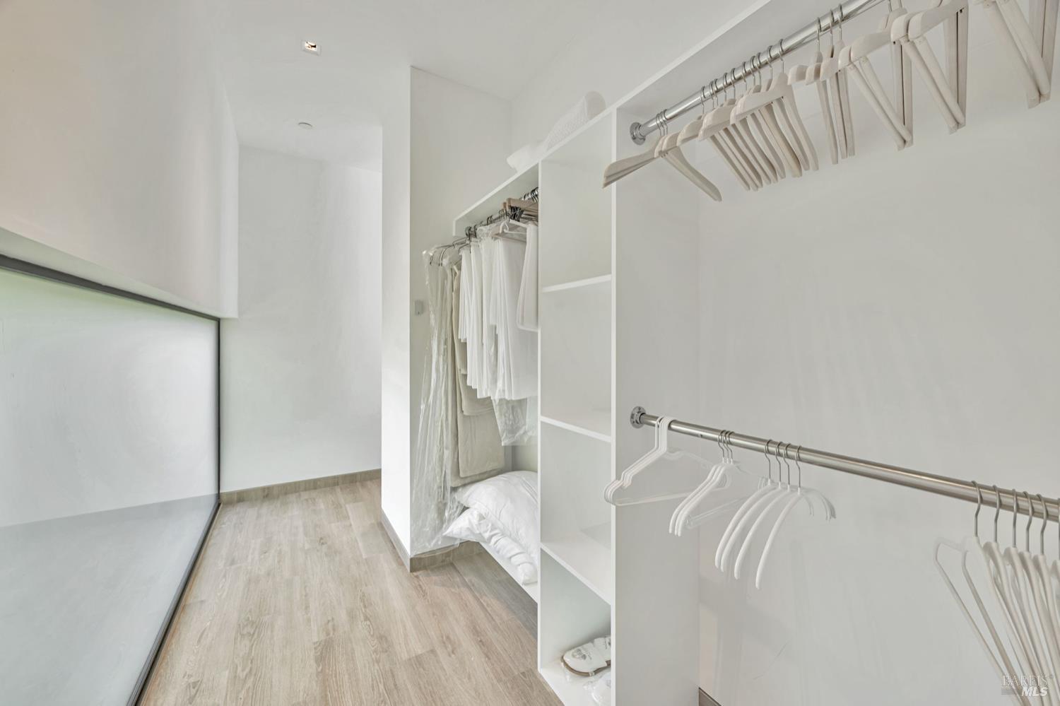 Detail Gallery Image 20 of 31 For 212 Tucker St, Healdsburg,  CA 95448 - 3 Beds | 2/1 Baths