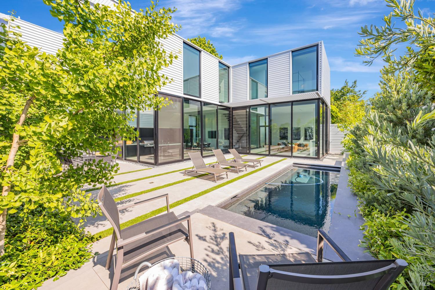 Detail Gallery Image 31 of 31 For 212 Tucker St, Healdsburg,  CA 95448 - 3 Beds | 2/1 Baths