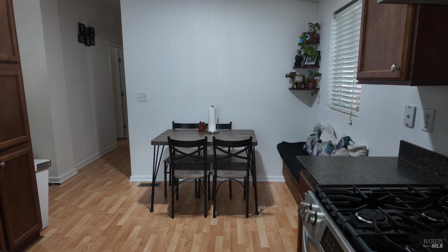 Detail Gallery Image 7 of 22 For 11 Ramble Crk, Cotati,  CA 94931 - 3 Beds | 2 Baths