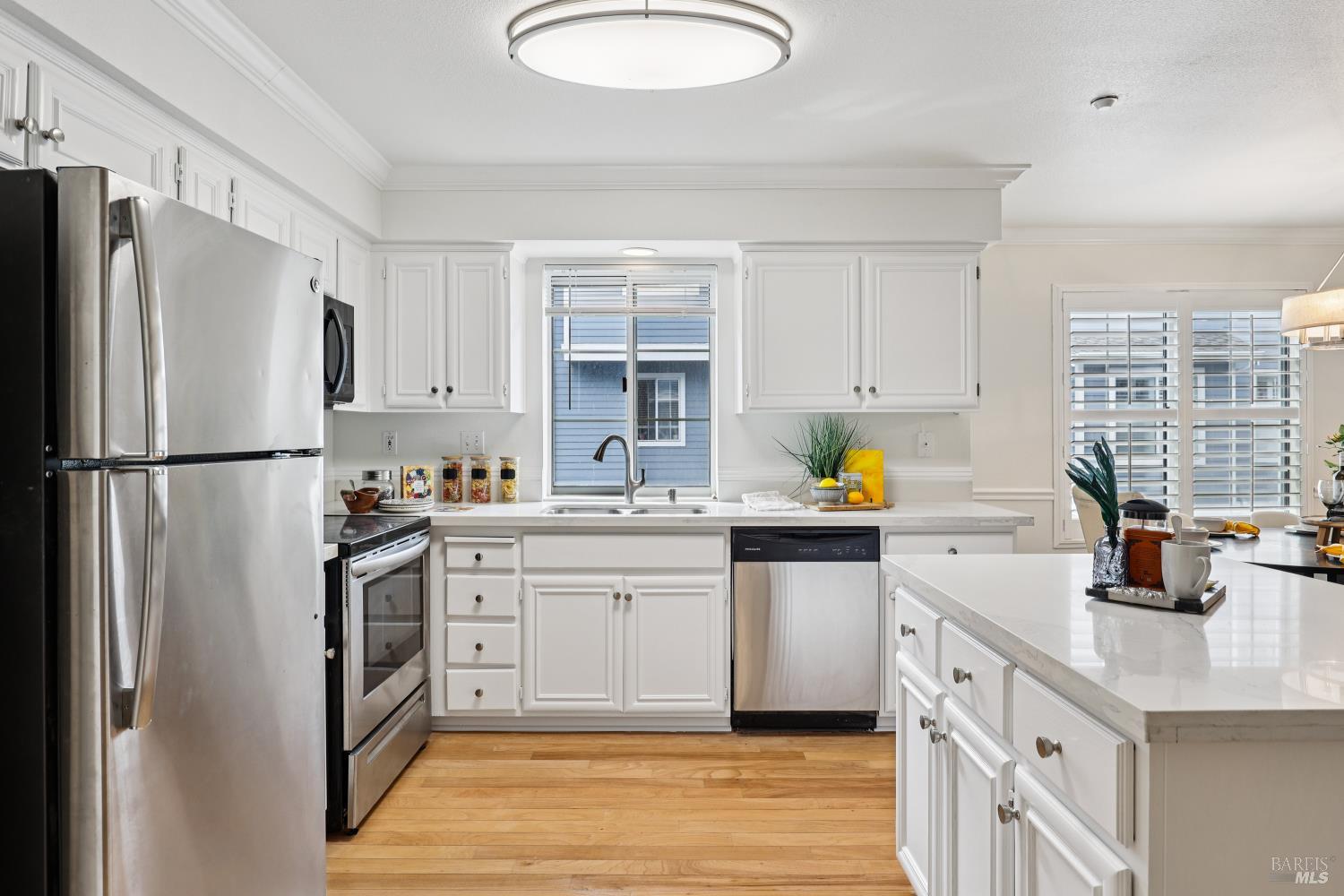 Detail Gallery Image 5 of 43 For 462 E E St, Benicia,  CA 94510 - 3 Beds | 2/1 Baths