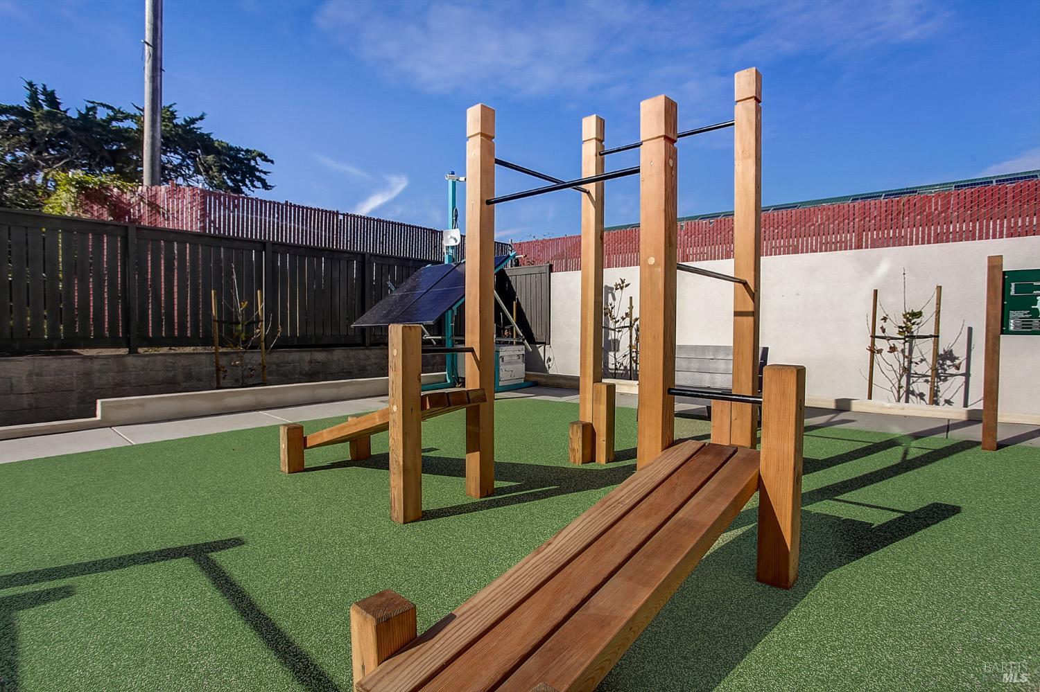 Detail Gallery Image 10 of 10 For 5178 Blossom Cir, Richmond,  CA 94804 - 4 Beds | 4 Baths