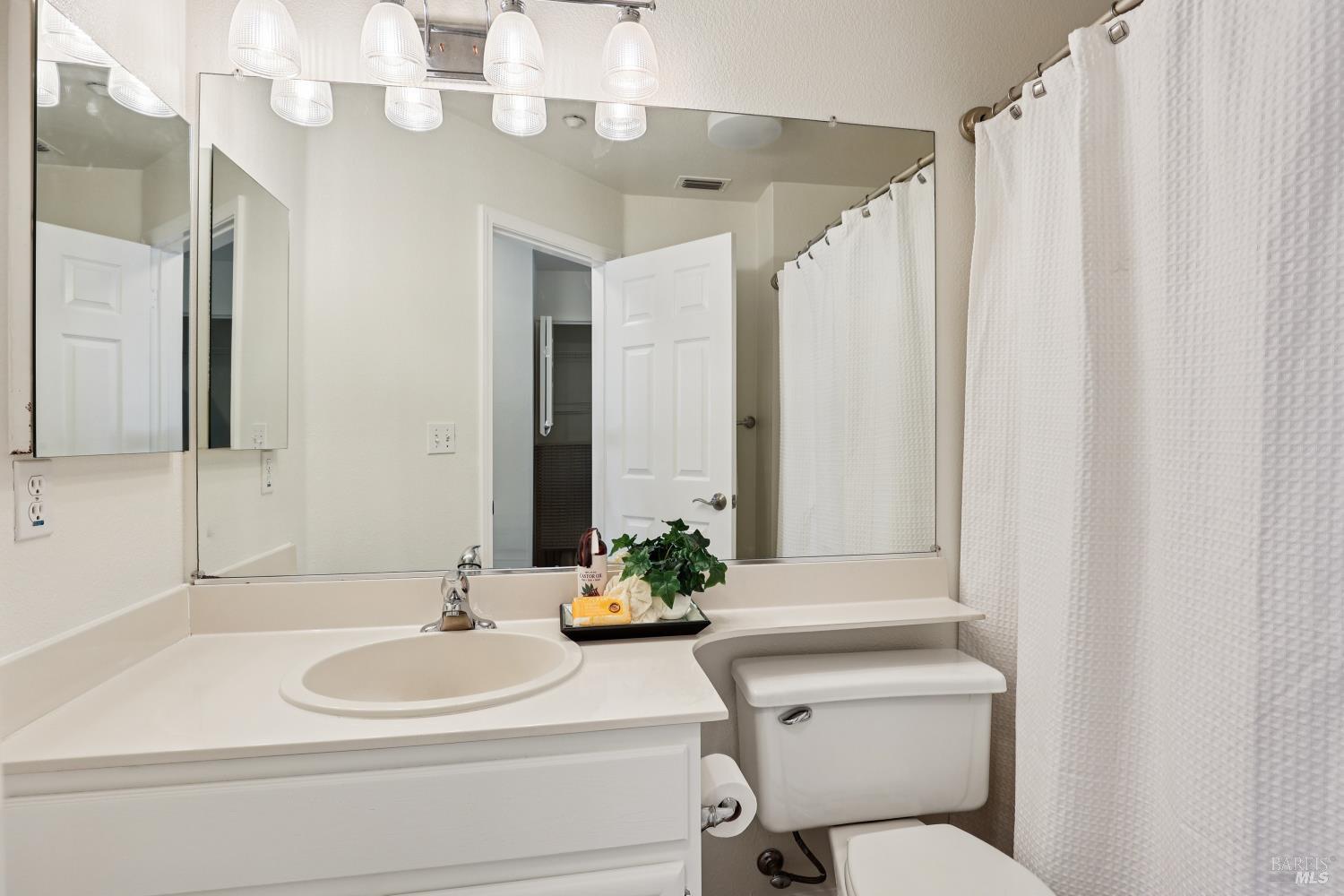 Detail Gallery Image 22 of 43 For 462 E E St, Benicia,  CA 94510 - 3 Beds | 2/1 Baths