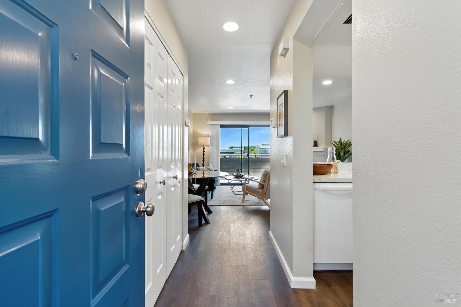 Detail Gallery Image 2 of 23 For 213 Mariner Way, Novato,  CA 94945 - 1 Beds | 1 Baths