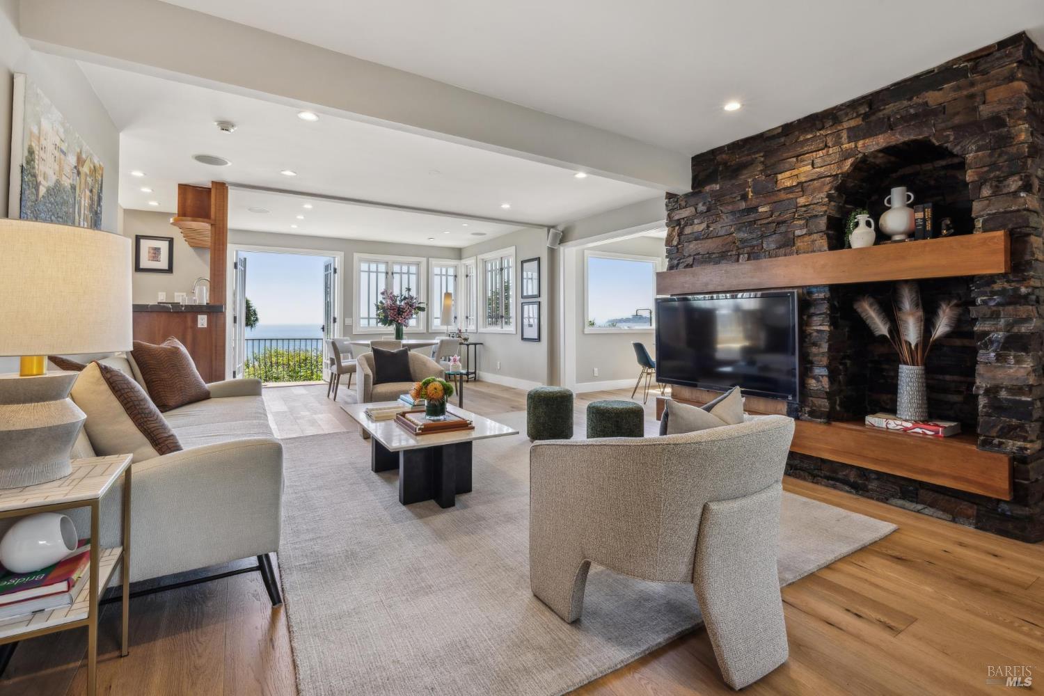 Detail Gallery Image 5 of 76 For 3275 Shoreline Hwy, Stinson Beach,  CA 94970 - 5 Beds | 4 Baths