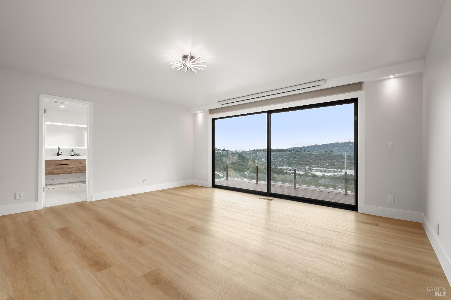 Detail Gallery Image 17 of 31 For 45 Meadow Hill Dr, Tiburon,  CA 94920 - 5 Beds | 4 Baths