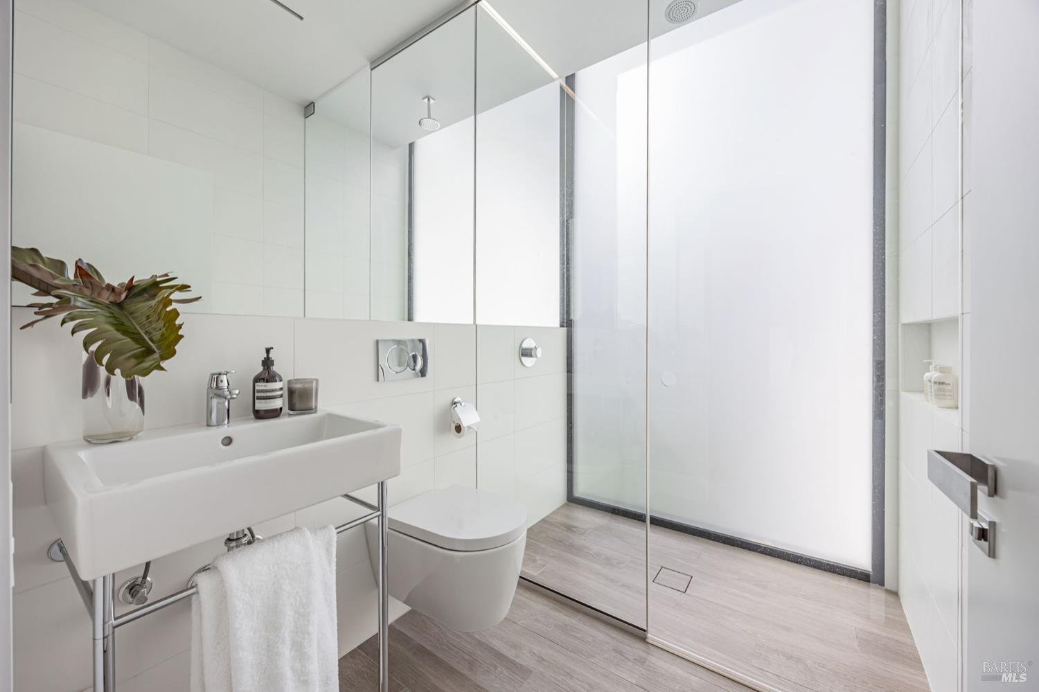 Detail Gallery Image 23 of 31 For 212 Tucker St, Healdsburg,  CA 95448 - 3 Beds | 2/1 Baths