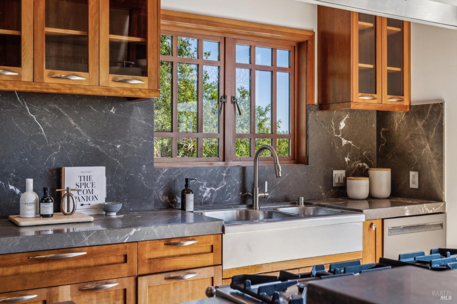 Detail Gallery Image 19 of 76 For 3275 Shoreline Hwy, Stinson Beach,  CA 94970 - 5 Beds | 4 Baths