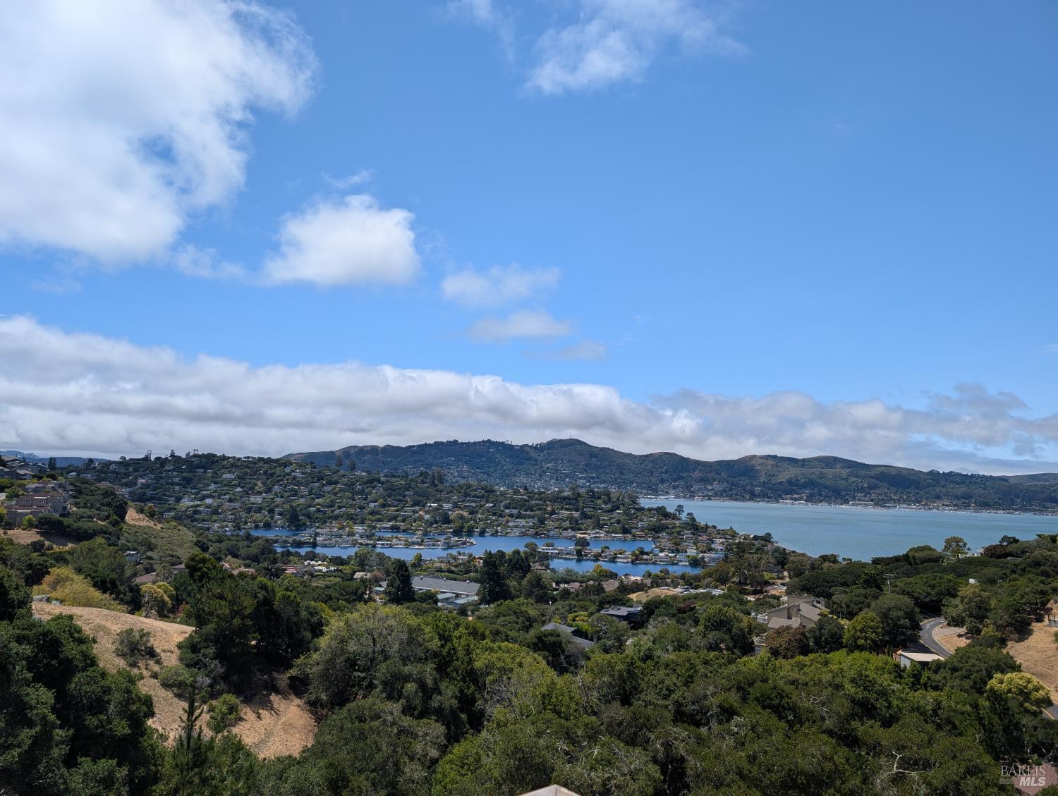 Detail Gallery Image 3 of 31 For 45 Meadow Hill Dr, Tiburon,  CA 94920 - 5 Beds | 4 Baths