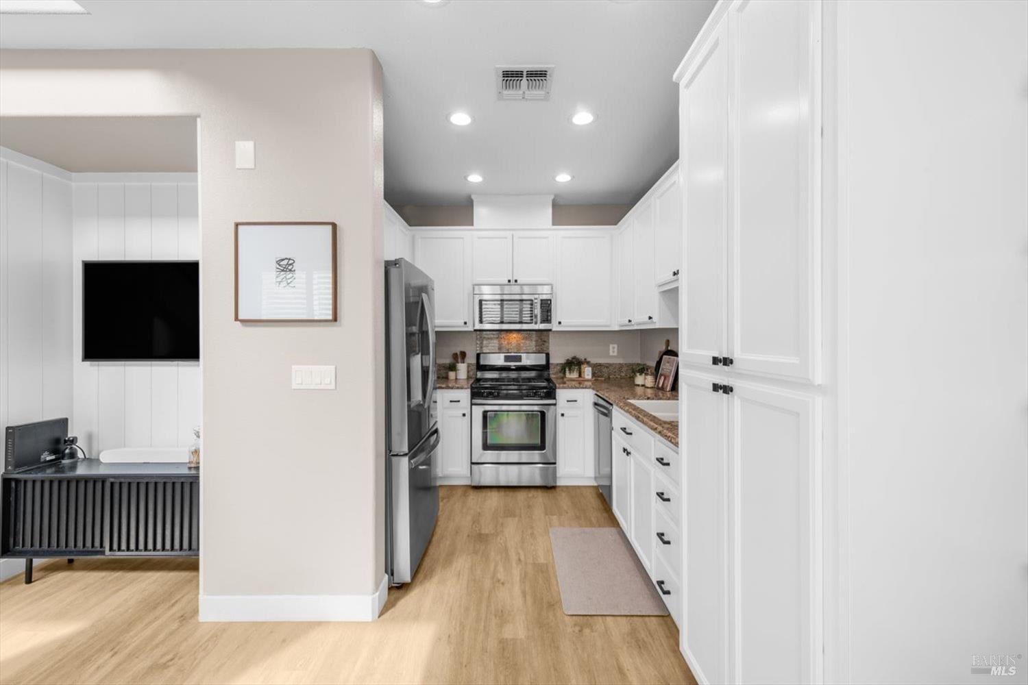 Detail Gallery Image 18 of 72 For 325 Gabiano Ct, Vacaville,  CA 95687 - 3 Beds | 2/1 Baths