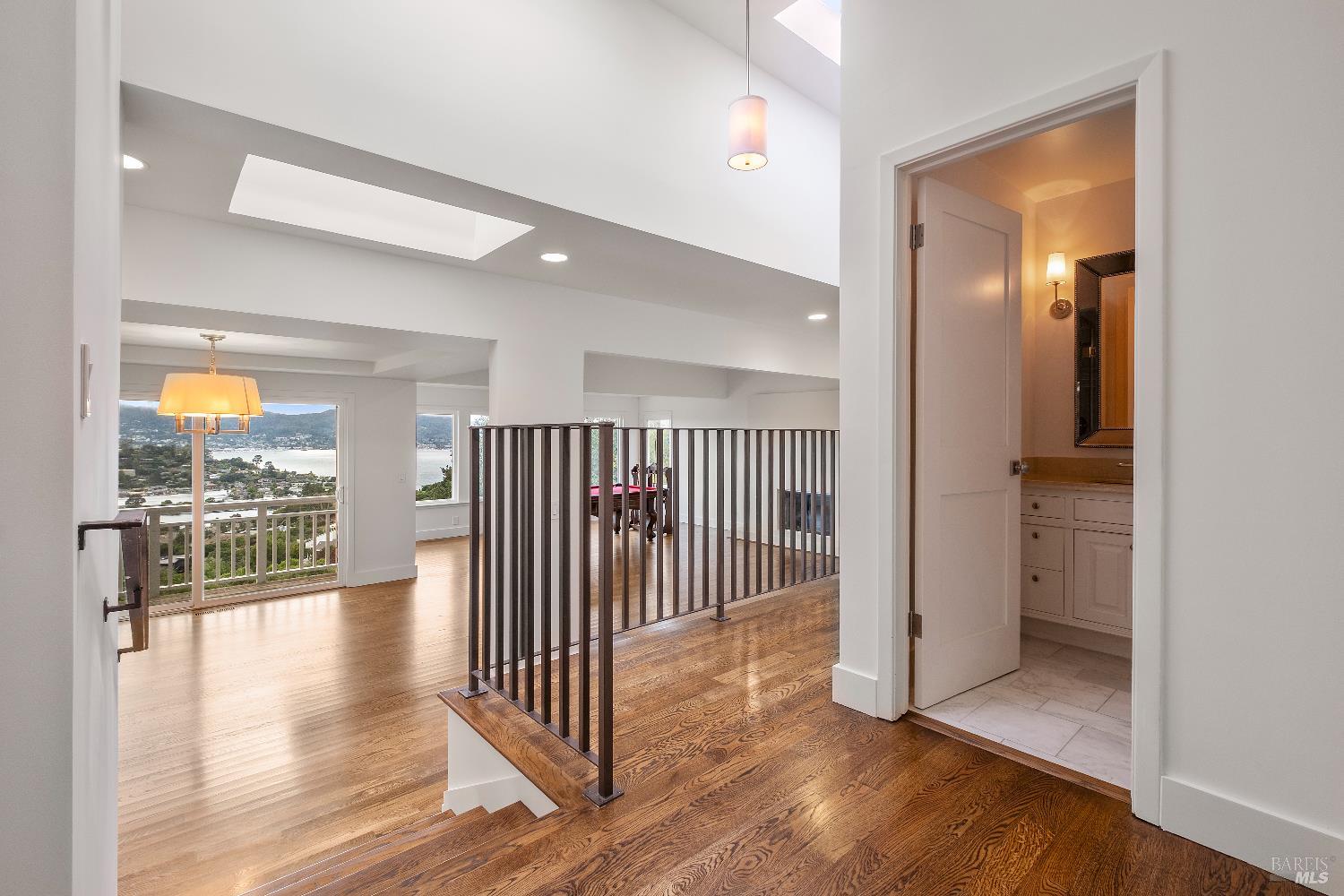 Detail Gallery Image 4 of 31 For 45 Meadow Hill Dr, Tiburon,  CA 94920 - 5 Beds | 4 Baths