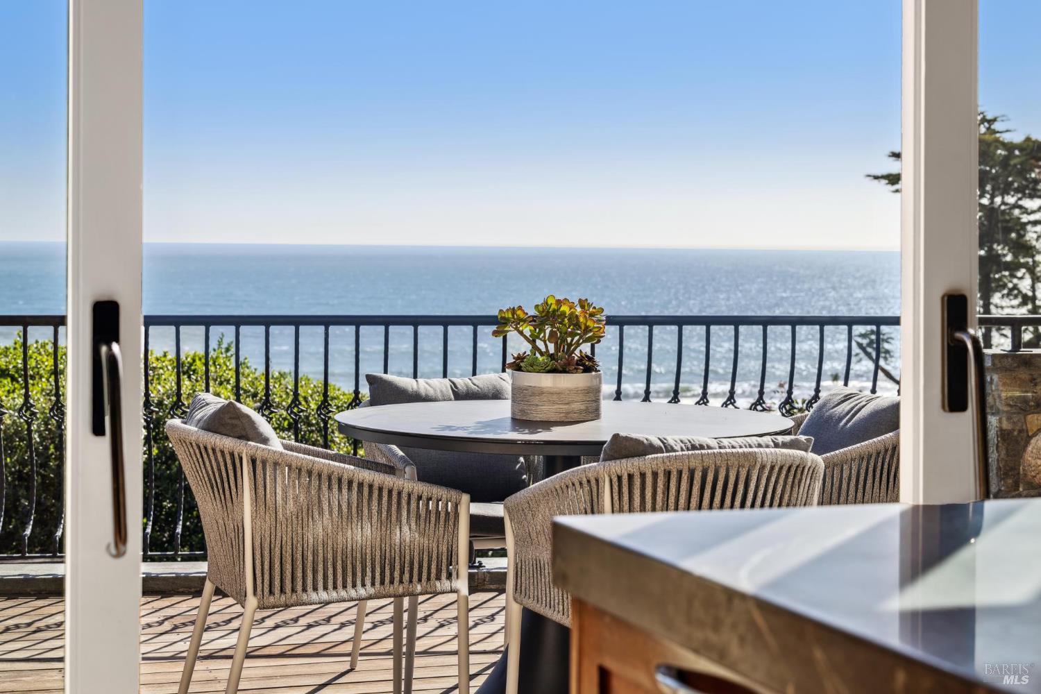 Detail Gallery Image 21 of 76 For 3275 Shoreline Hwy, Stinson Beach,  CA 94970 - 5 Beds | 4 Baths