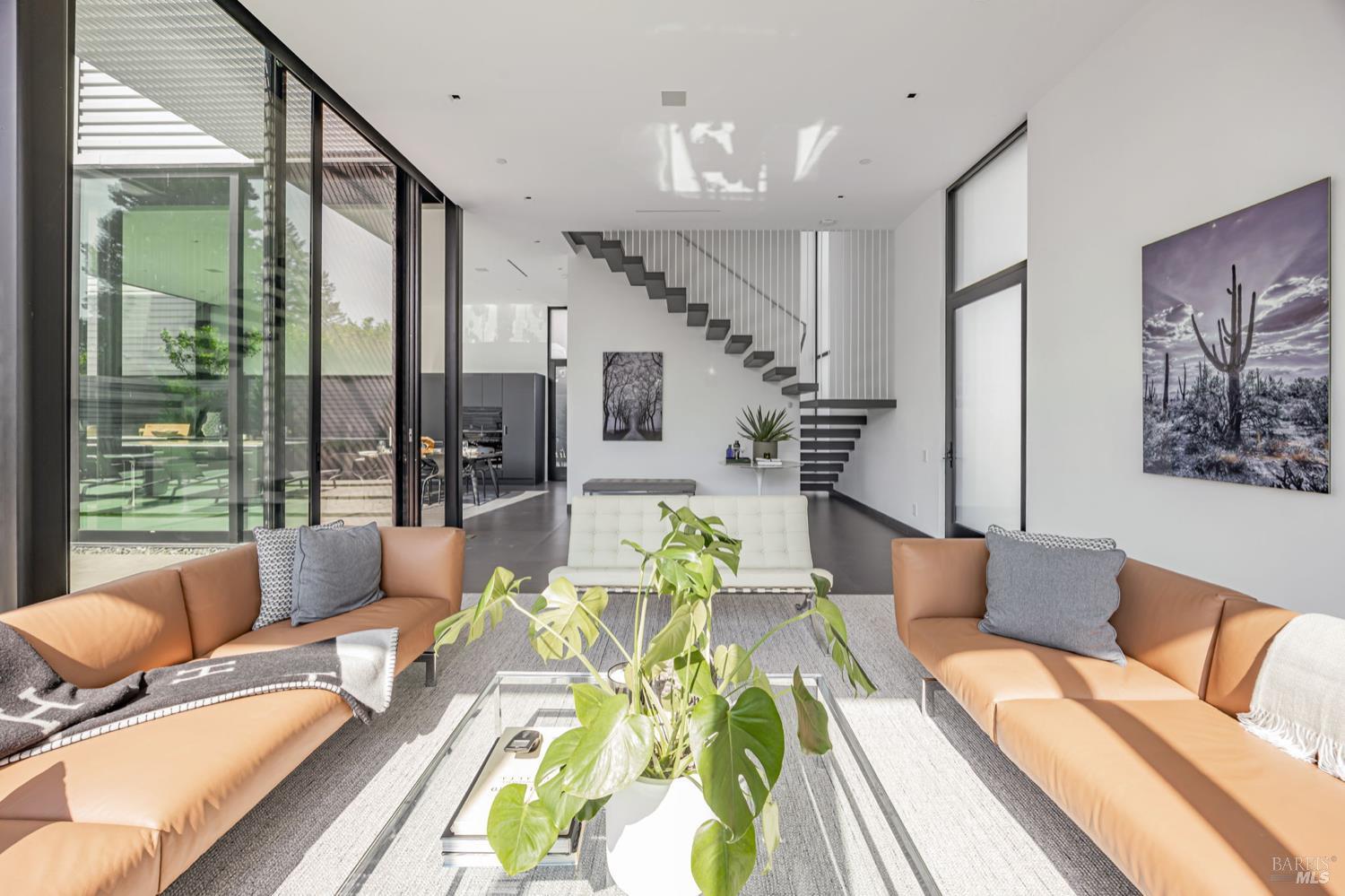 Detail Gallery Image 3 of 31 For 212 Tucker St, Healdsburg,  CA 95448 - 3 Beds | 2/1 Baths