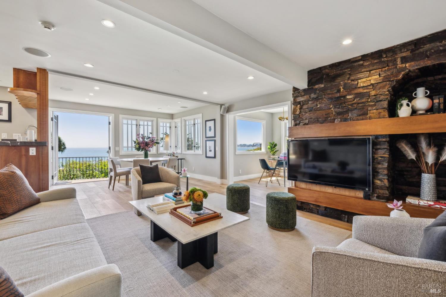 Detail Gallery Image 6 of 76 For 3275 Shoreline Hwy, Stinson Beach,  CA 94970 - 5 Beds | 4 Baths