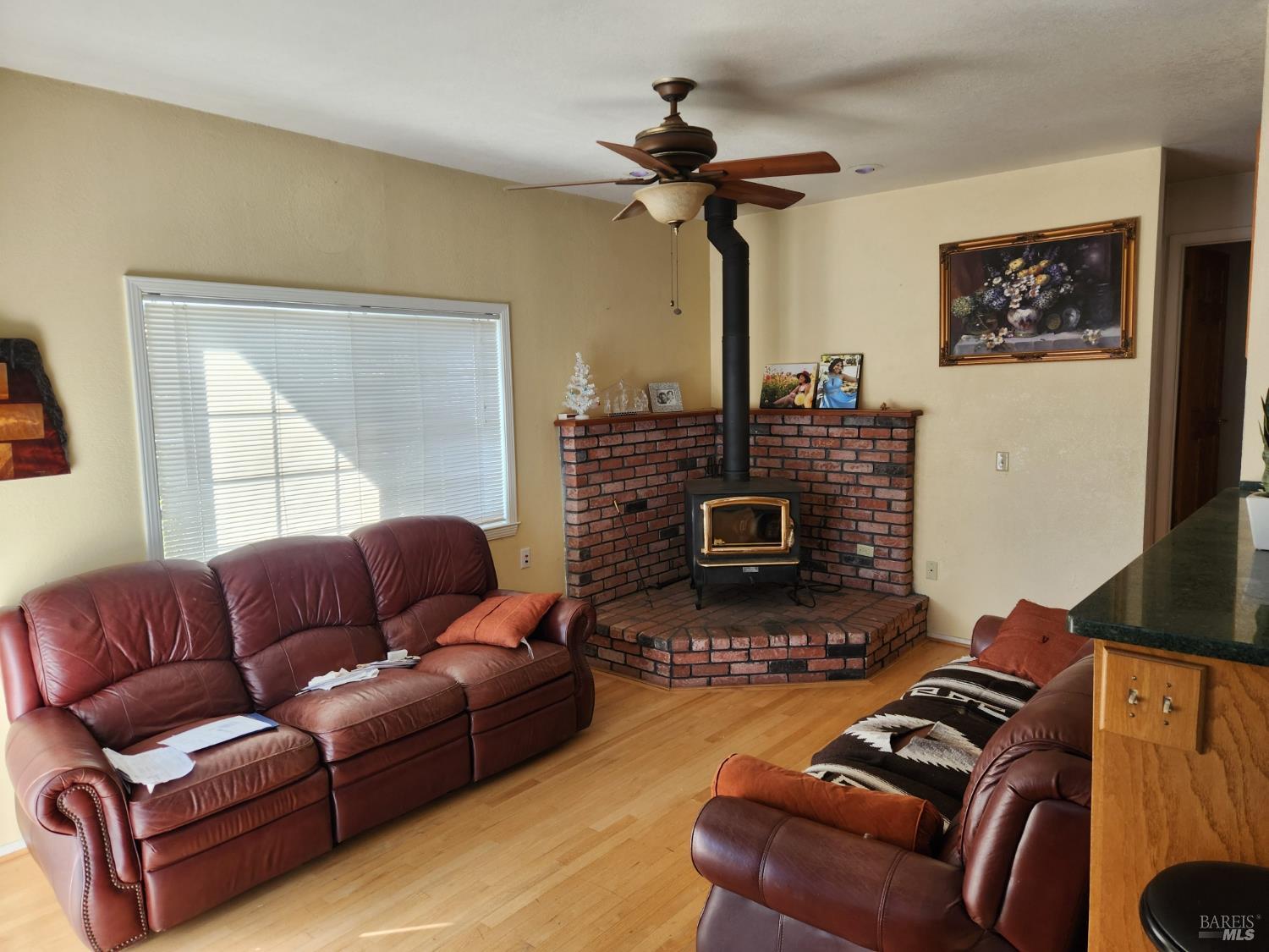 Detail Gallery Image 5 of 28 For 27009 Hawk Ct, Willits,  CA 95490 - 4 Beds | 2/1 Baths