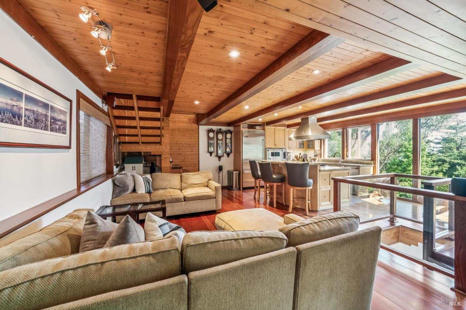 Detail Gallery Image 12 of 43 For 40 Mountain Ln, Mill Valley,  CA 94941 - 3 Beds | 2/1 Baths