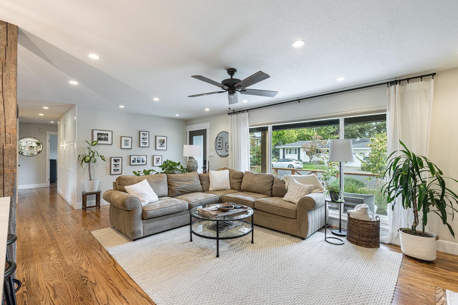 Detail Gallery Image 4 of 65 For 1961 Waverly St, Napa,  CA 94558 - 3 Beds | 3 Baths