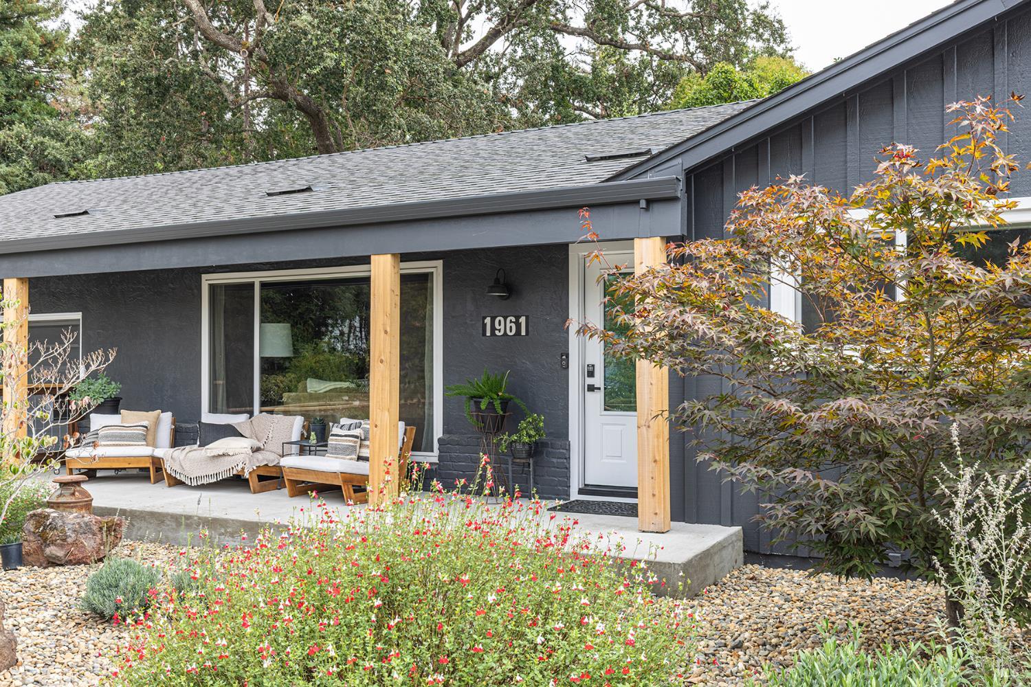 Detail Gallery Image 15 of 65 For 1961 Waverly St, Napa,  CA 94558 - 3 Beds | 3 Baths