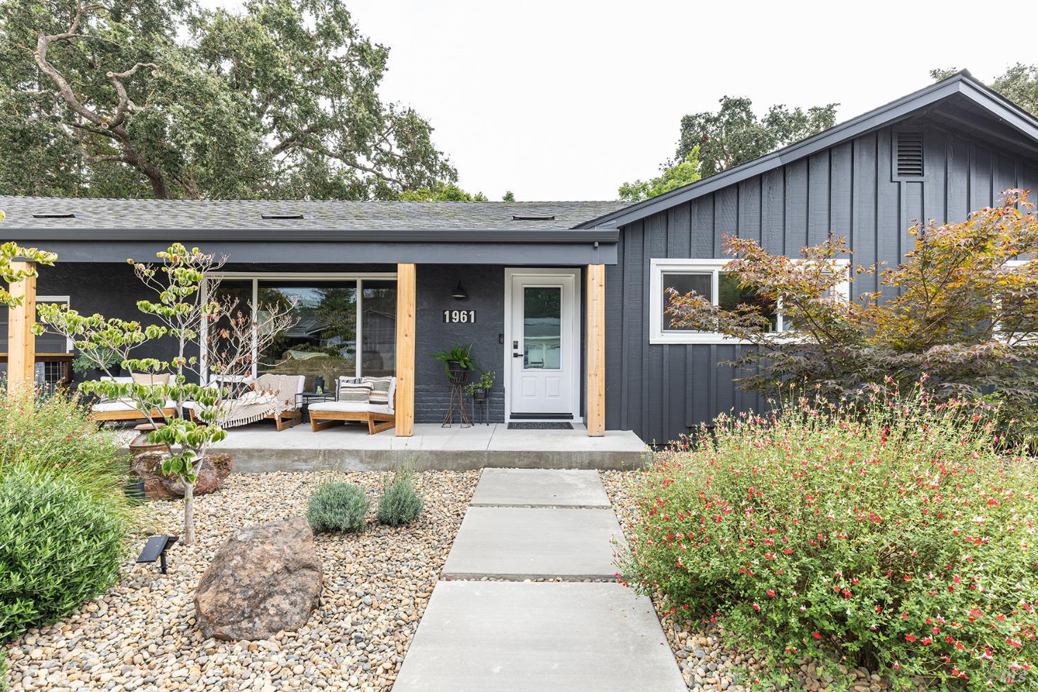 Detail Gallery Image 16 of 65 For 1961 Waverly St, Napa,  CA 94558 - 3 Beds | 3 Baths