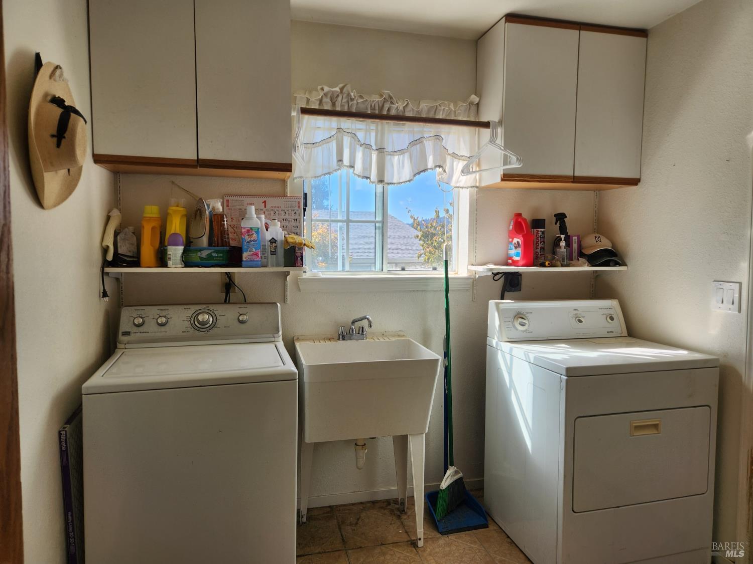 Detail Gallery Image 22 of 28 For 27009 Hawk Ct, Willits,  CA 95490 - 4 Beds | 2/1 Baths