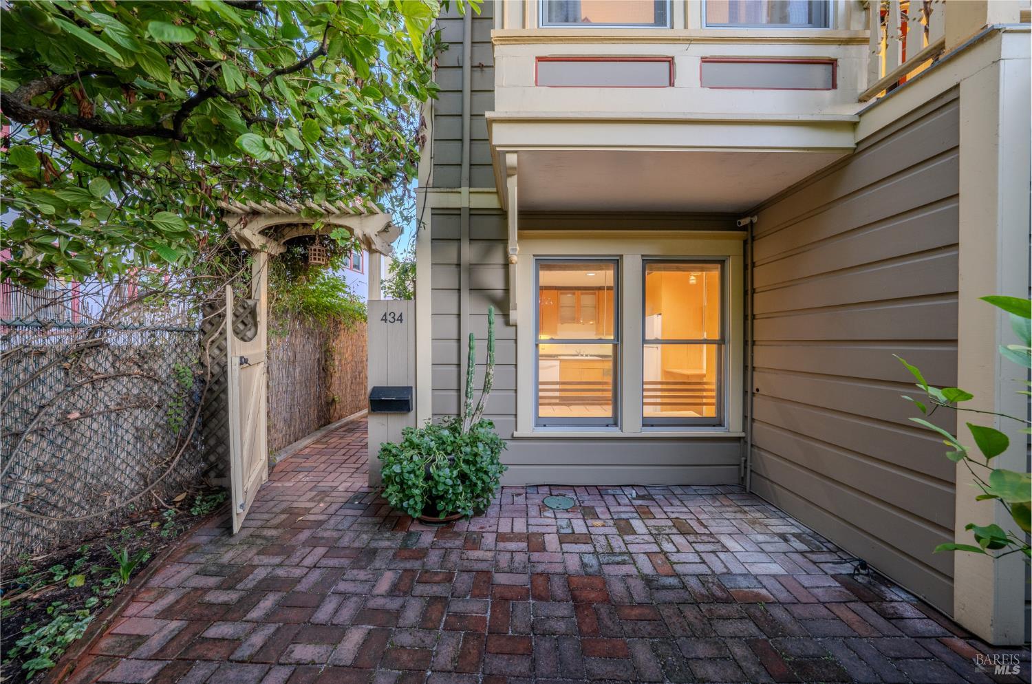 Detail Gallery Image 23 of 40 For 432 8th St, Santa Rosa,  CA 95401 - 4 Beds | 3 Baths