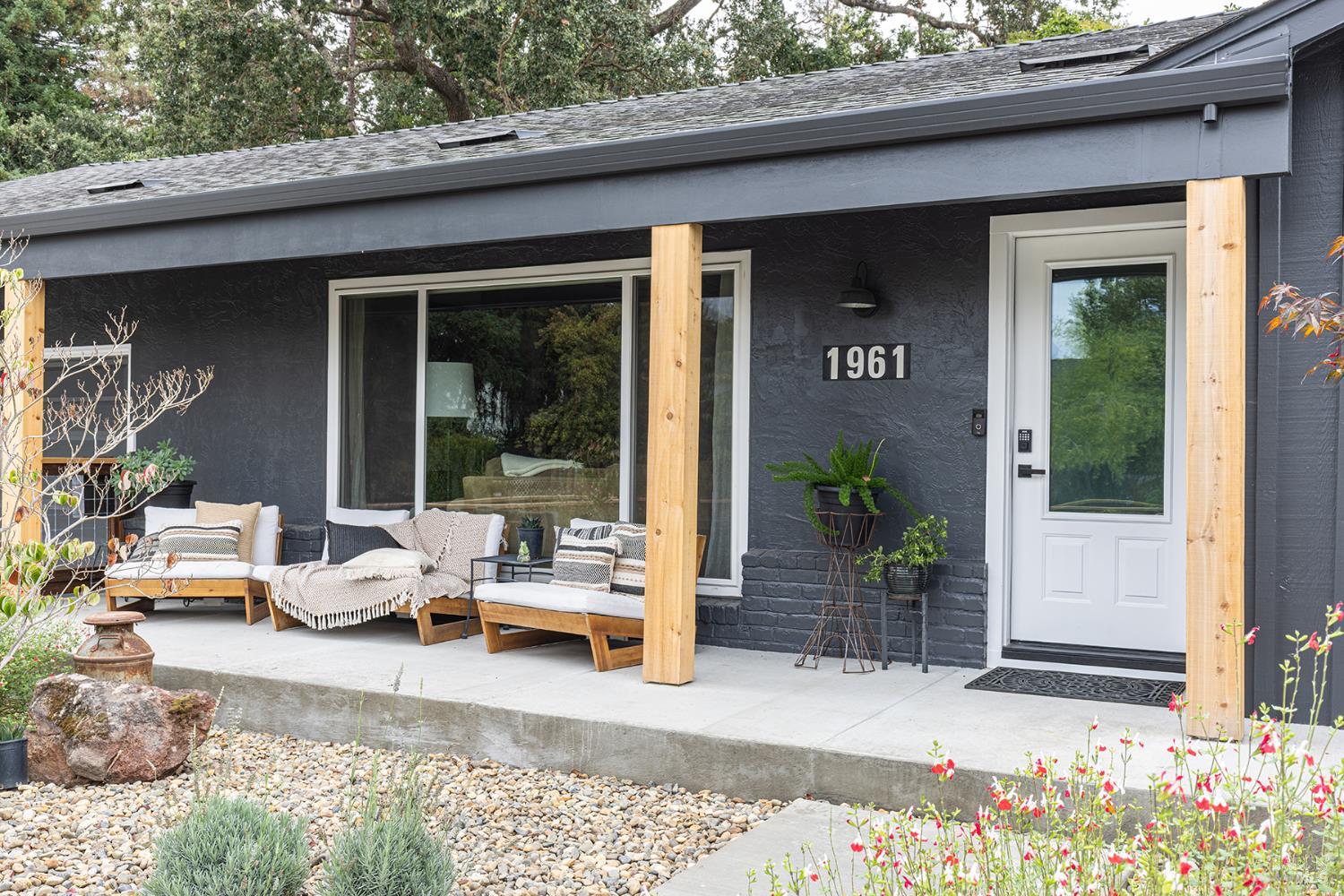 Detail Gallery Image 2 of 65 For 1961 Waverly St, Napa,  CA 94558 - 3 Beds | 3 Baths