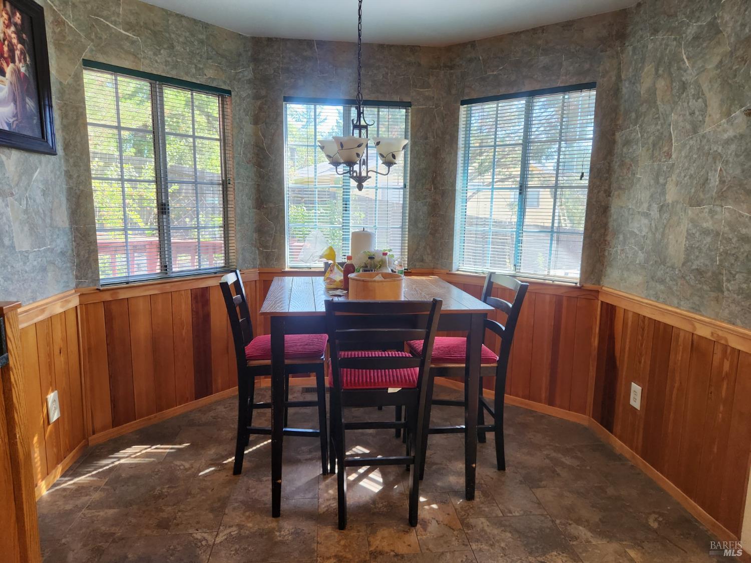 Detail Gallery Image 12 of 28 For 27009 Hawk Ct, Willits,  CA 95490 - 4 Beds | 2/1 Baths