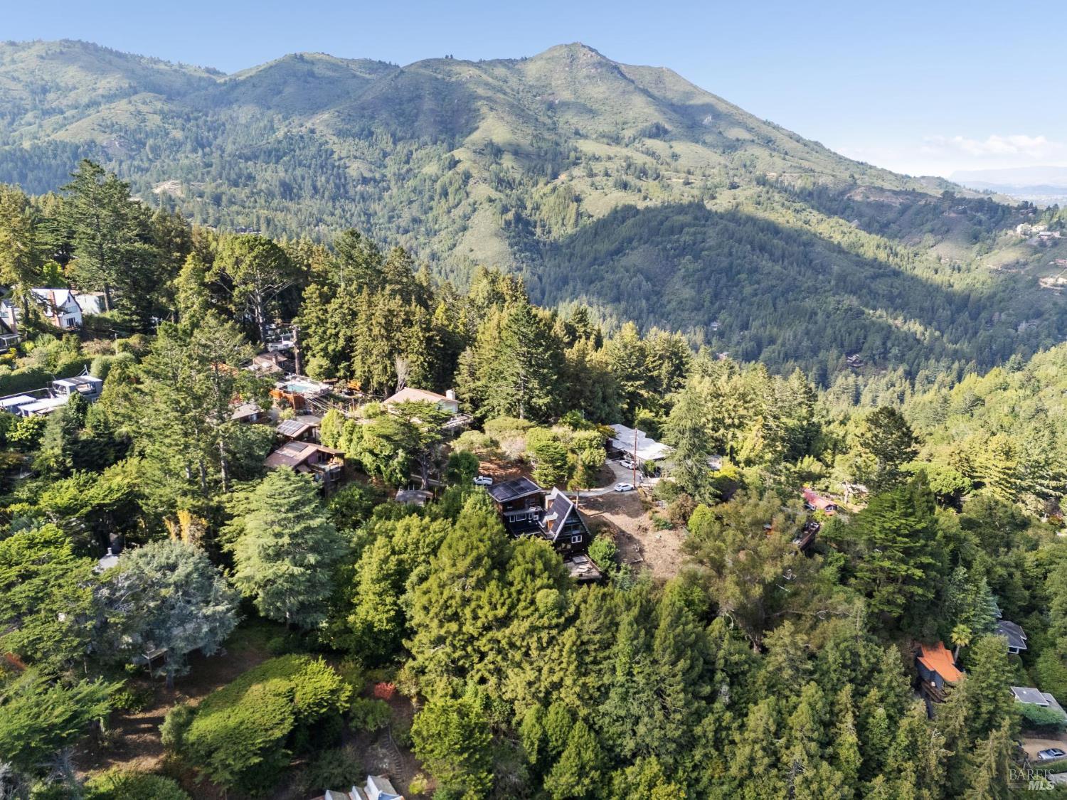 Detail Gallery Image 2 of 43 For 40 Mountain Ln, Mill Valley,  CA 94941 - 3 Beds | 2/1 Baths