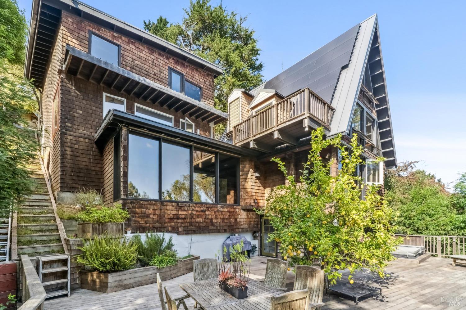 Detail Gallery Image 32 of 43 For 40 Mountain Ln, Mill Valley,  CA 94941 - 3 Beds | 2/1 Baths