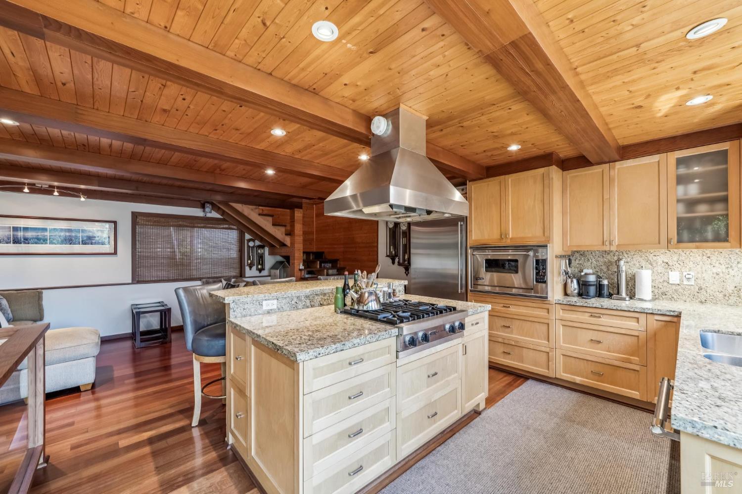 Detail Gallery Image 5 of 43 For 40 Mountain Ln, Mill Valley,  CA 94941 - 3 Beds | 2/1 Baths