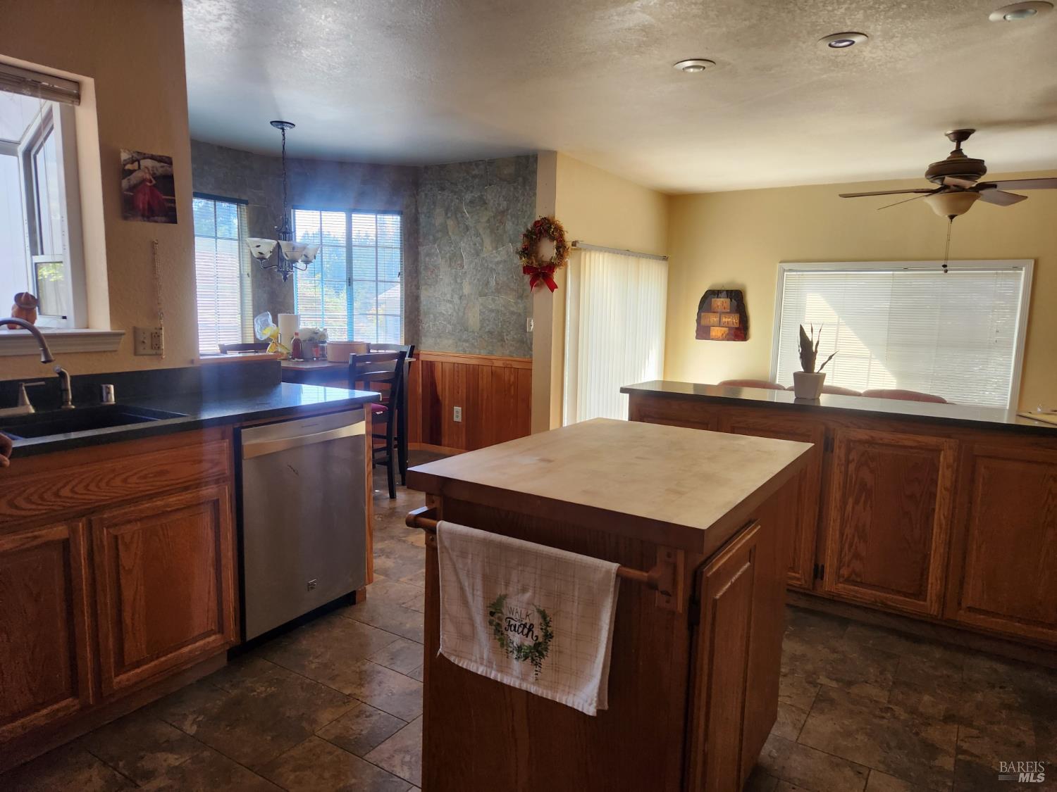 Detail Gallery Image 11 of 28 For 27009 Hawk Ct, Willits,  CA 95490 - 4 Beds | 2/1 Baths