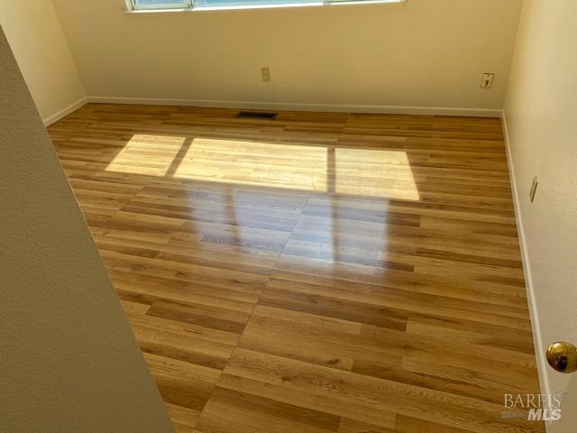 Detail Gallery Image 10 of 21 For 953 Mccoy Creek Cir, Suisun City,  CA 94585 - 4 Beds | 2/1 Baths