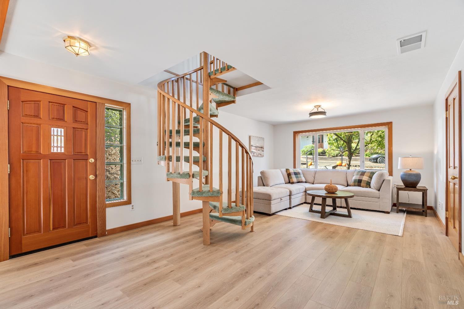 Detail Gallery Image 6 of 25 For 820 Brown St, Healdsburg,  CA 95448 - 3 Beds | 2 Baths