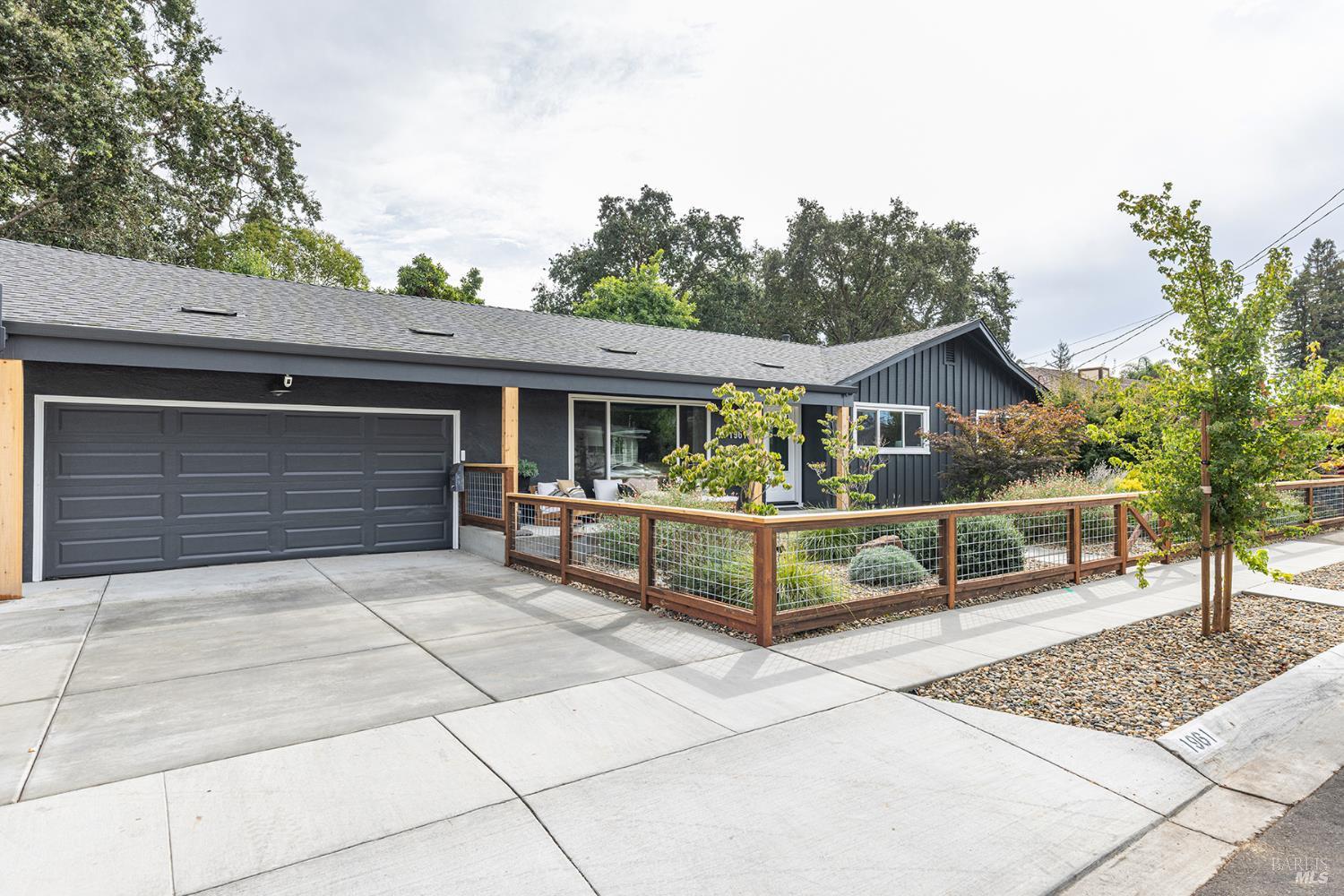 Detail Gallery Image 11 of 65 For 1961 Waverly St, Napa,  CA 94558 - 3 Beds | 3 Baths