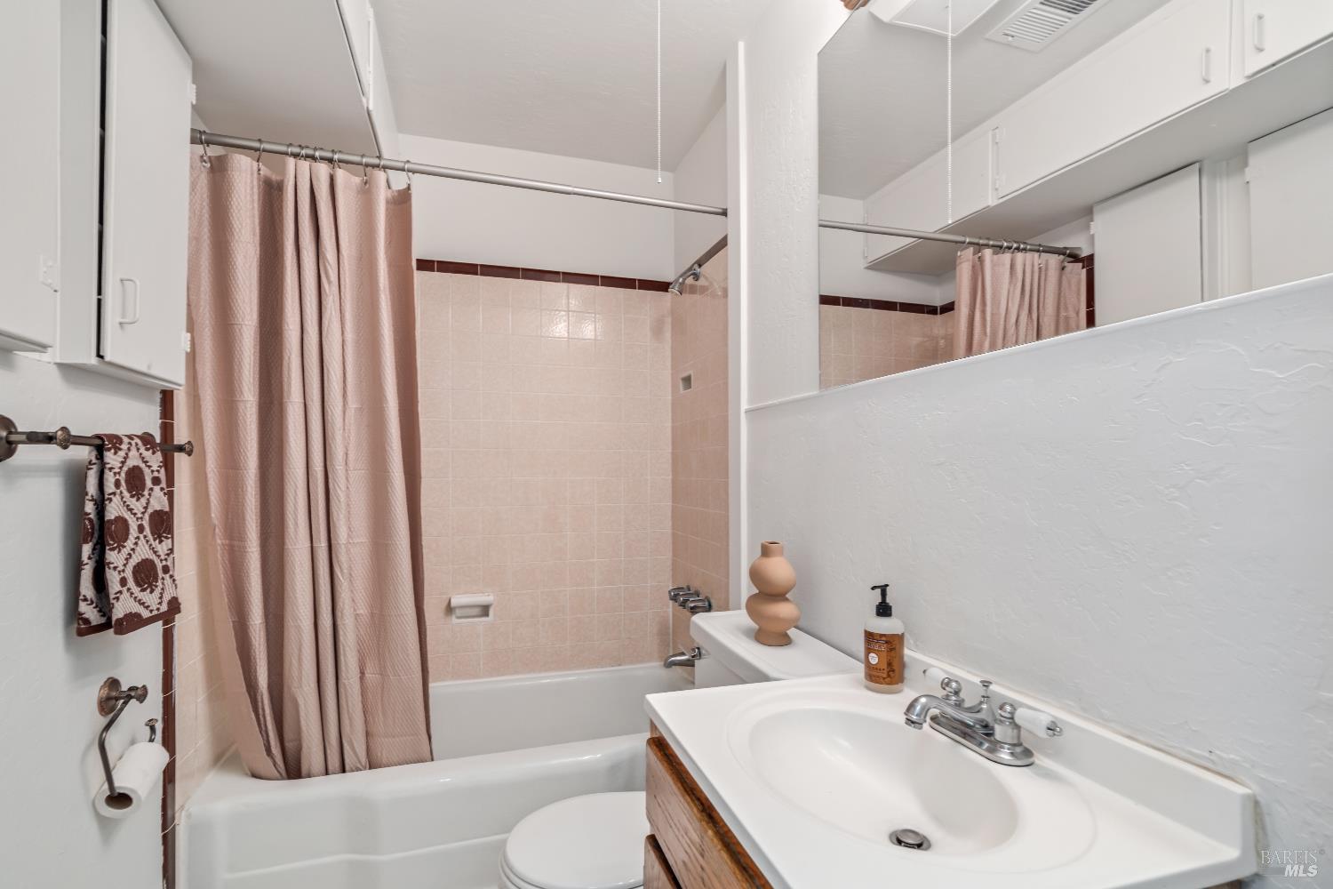 Detail Gallery Image 18 of 25 For 820 Brown St, Healdsburg,  CA 95448 - 3 Beds | 2 Baths