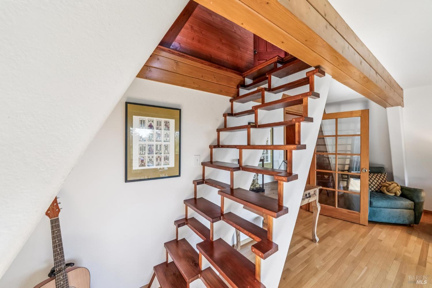 Detail Gallery Image 21 of 43 For 40 Mountain Ln, Mill Valley,  CA 94941 - 3 Beds | 2/1 Baths