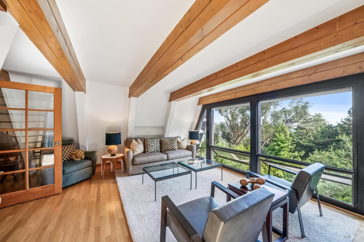 Detail Gallery Image 18 of 43 For 40 Mountain Ln, Mill Valley,  CA 94941 - 3 Beds | 2/1 Baths