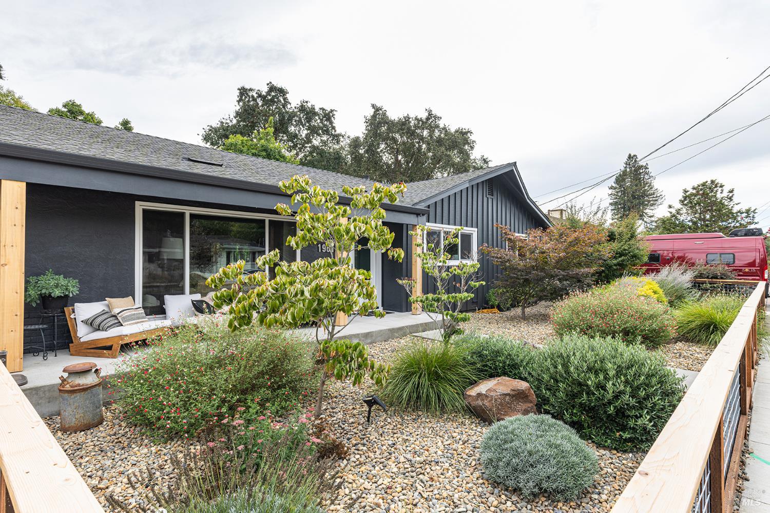 Detail Gallery Image 12 of 65 For 1961 Waverly St, Napa,  CA 94558 - 3 Beds | 3 Baths