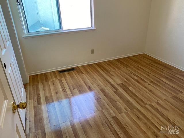 Detail Gallery Image 8 of 21 For 953 Mccoy Creek Cir, Suisun City,  CA 94585 - 4 Beds | 2/1 Baths