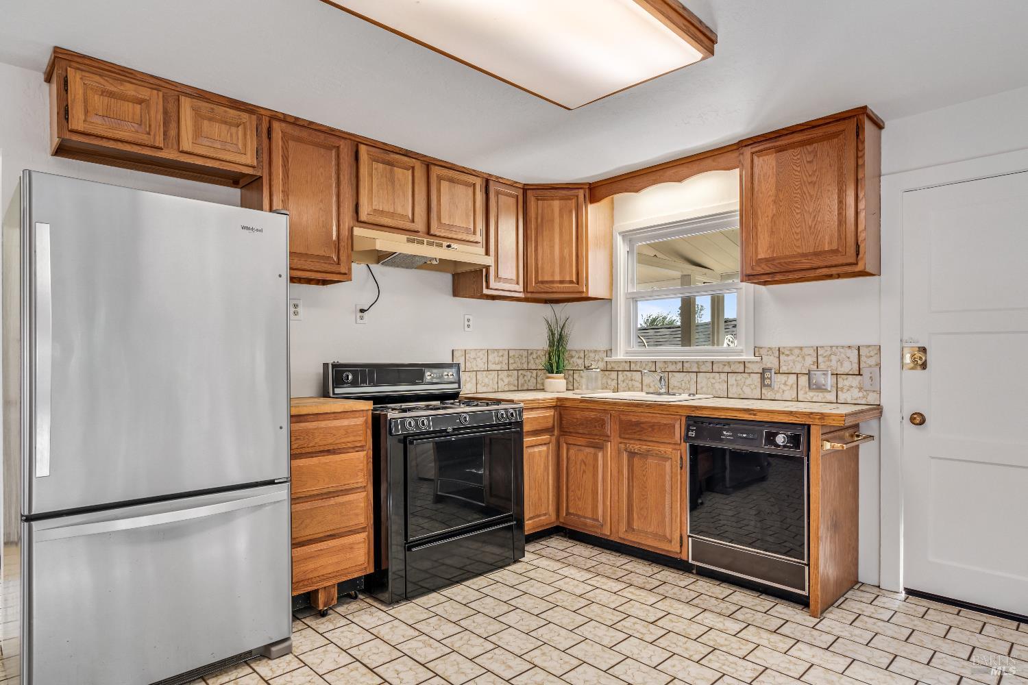 Detail Gallery Image 10 of 25 For 820 Brown St, Healdsburg,  CA 95448 - 3 Beds | 2 Baths