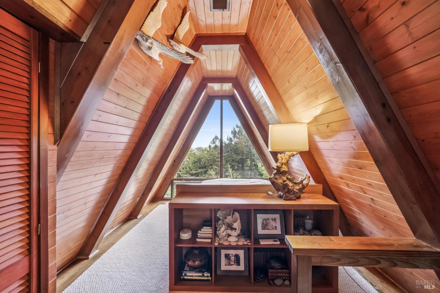 Detail Gallery Image 28 of 43 For 40 Mountain Ln, Mill Valley,  CA 94941 - 3 Beds | 2/1 Baths