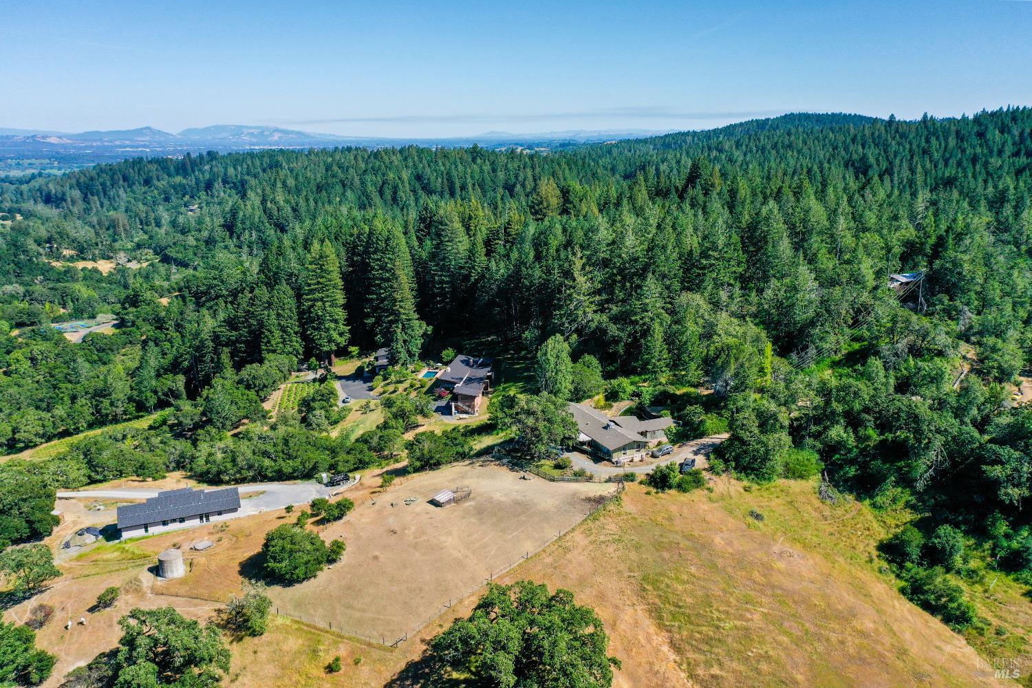 Detail Gallery Image 2 of 13 For 3150 Mill Creek Rd, Healdsburg,  CA 95448 - 4 Beds | 2 Baths