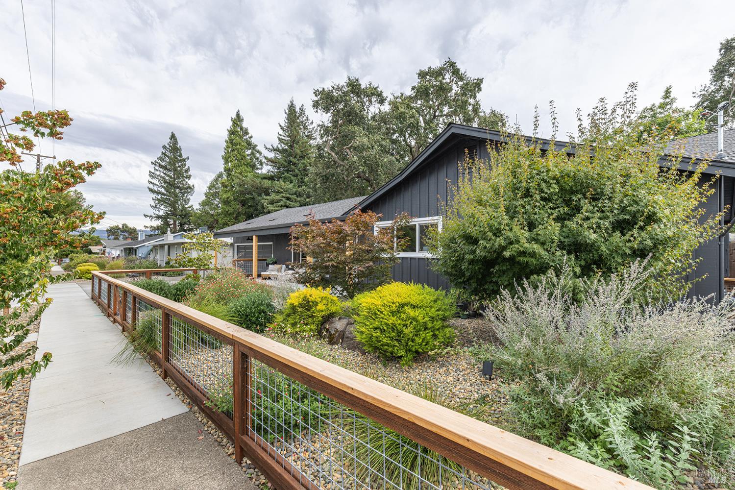 Detail Gallery Image 13 of 65 For 1961 Waverly St, Napa,  CA 94558 - 3 Beds | 3 Baths