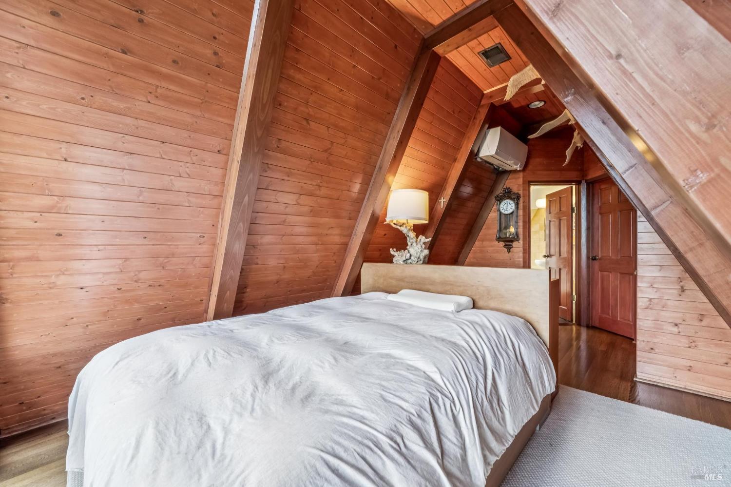 Detail Gallery Image 29 of 43 For 40 Mountain Ln, Mill Valley,  CA 94941 - 3 Beds | 2/1 Baths