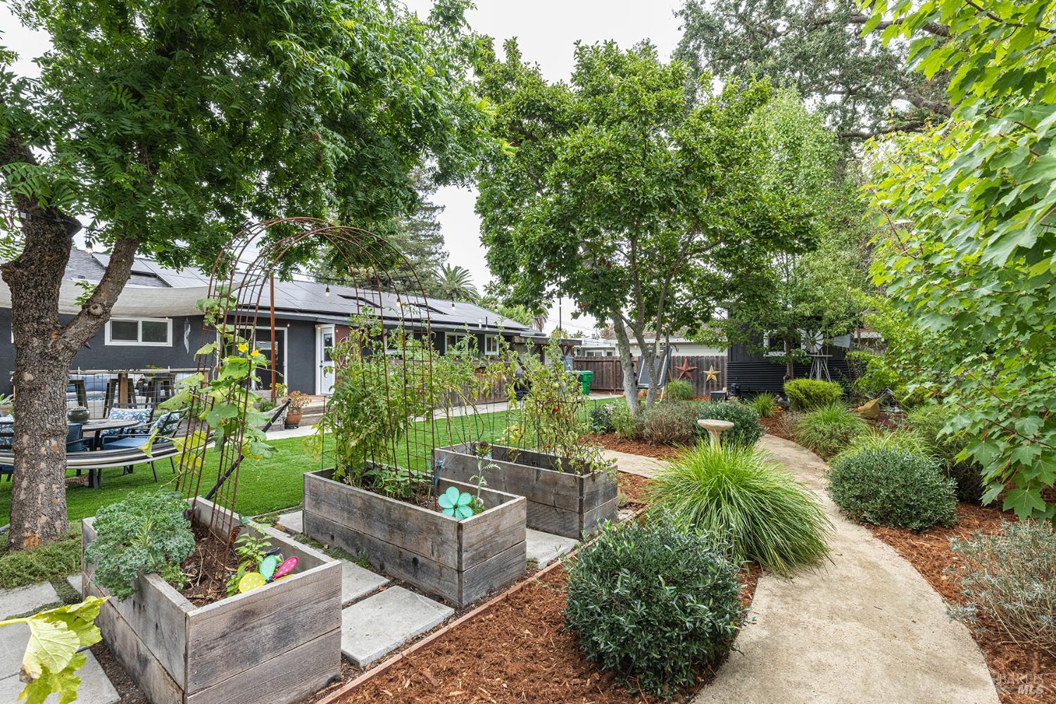 Detail Gallery Image 9 of 65 For 1961 Waverly St, Napa,  CA 94558 - 3 Beds | 3 Baths